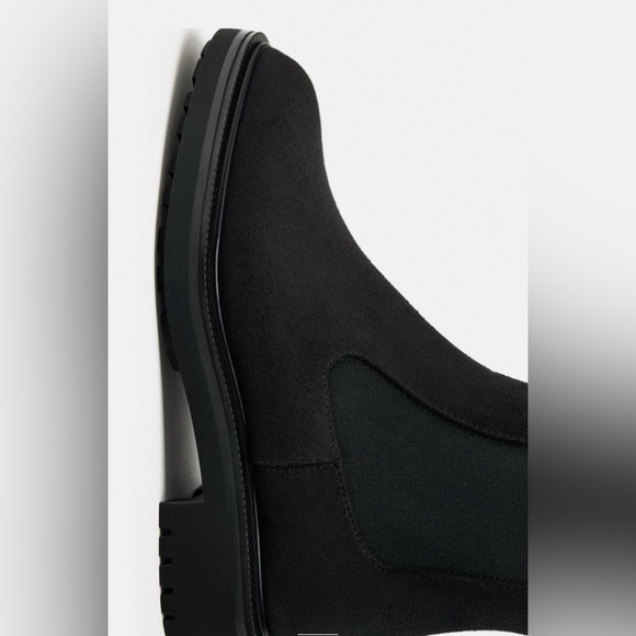 Zara Black Chelsea Boots Side elastic goring Back pull tab Rounded toe Lug‎ sole - Picture 7 of 12